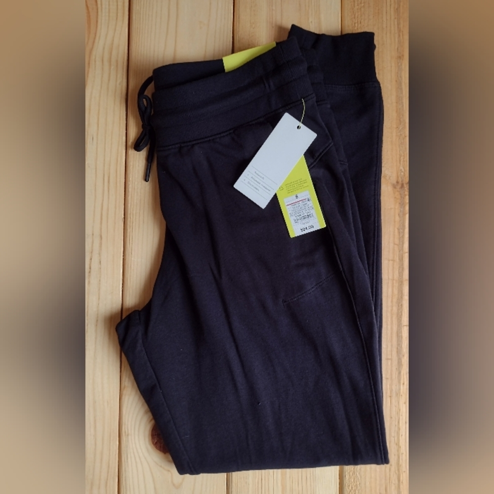 NWT ALL IN MOTION BLACK MID RISE WOMENS JOGGERS PANTS W POCKETS SZ S NEW
